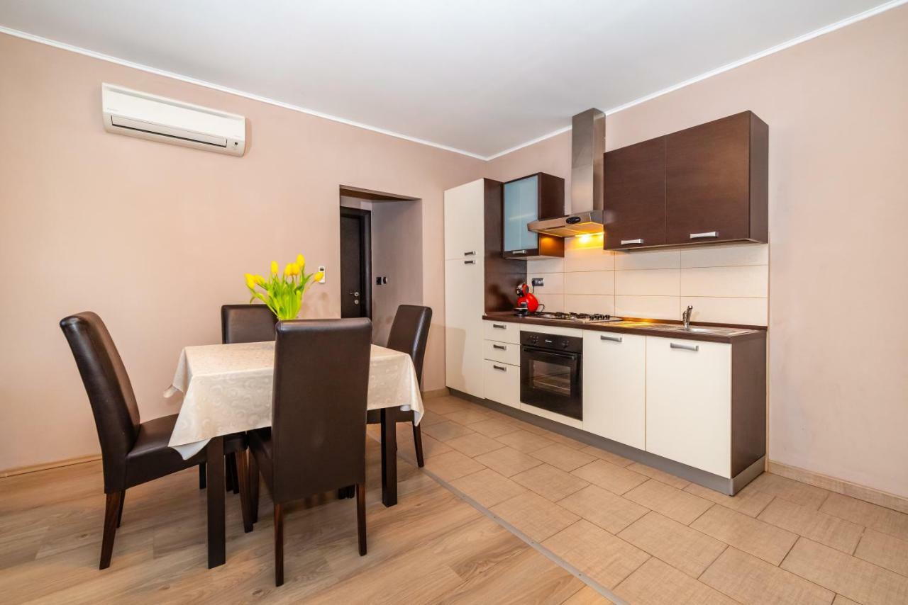 Apartment Adrian Biograd Na Moru Eksteriør billede