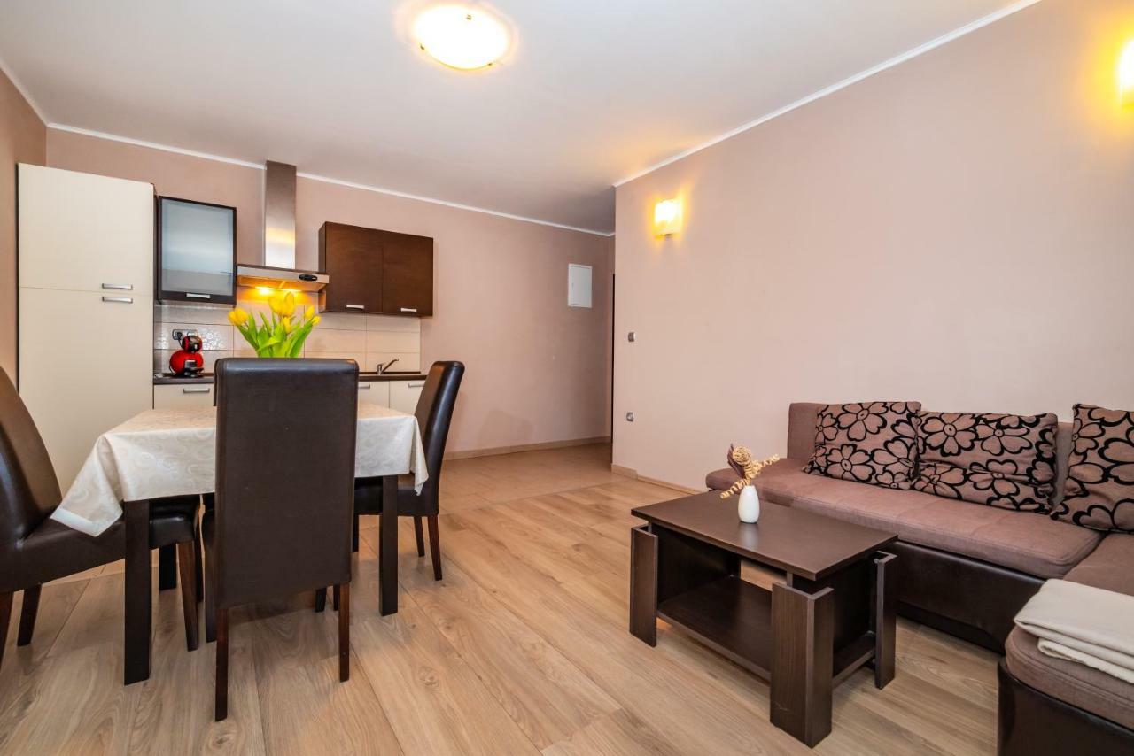 Apartment Adrian Biograd Na Moru Eksteriør billede