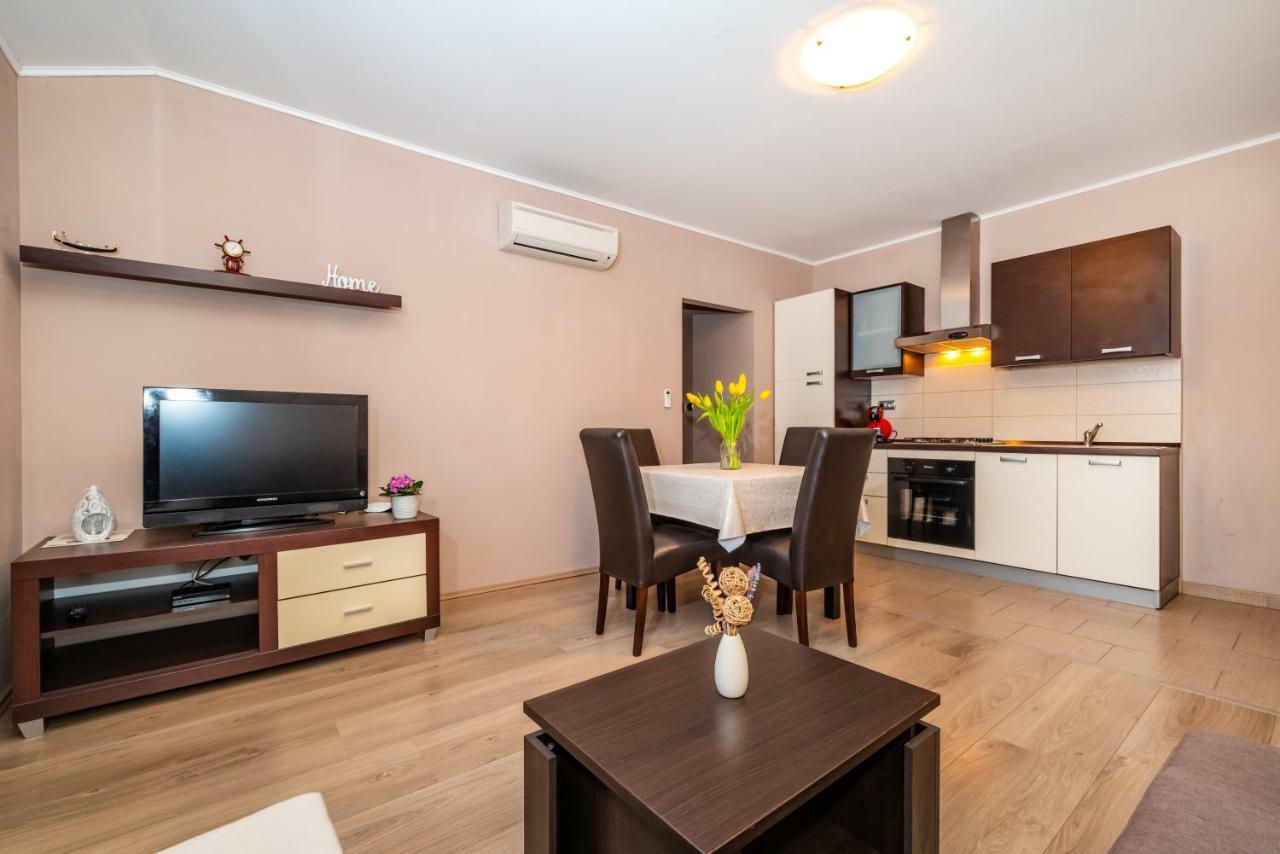 Apartment Adrian Biograd Na Moru Eksteriør billede