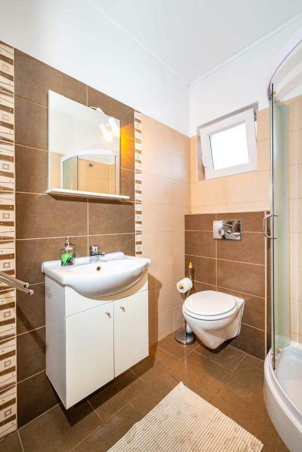 Apartment Adrian Biograd Na Moru Eksteriør billede