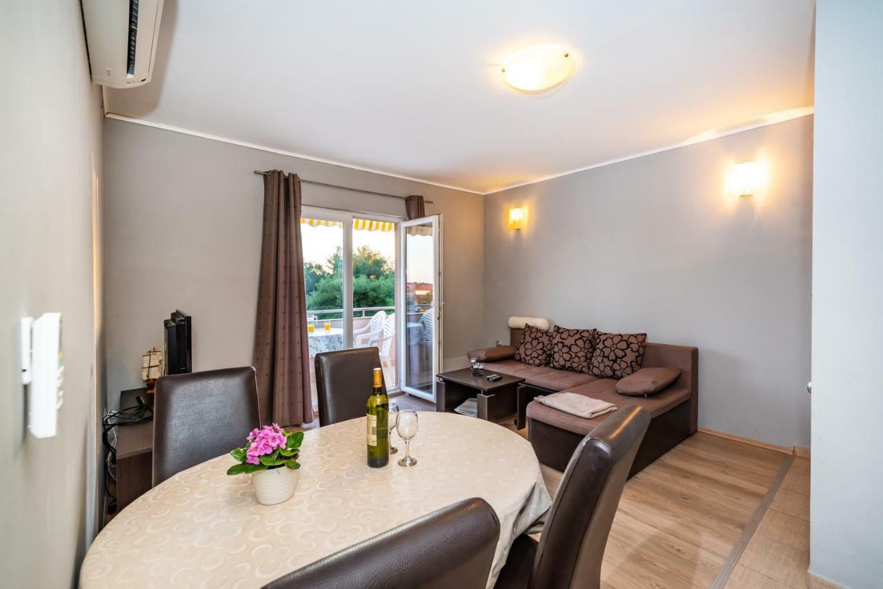 Apartment Adrian Biograd Na Moru Eksteriør billede