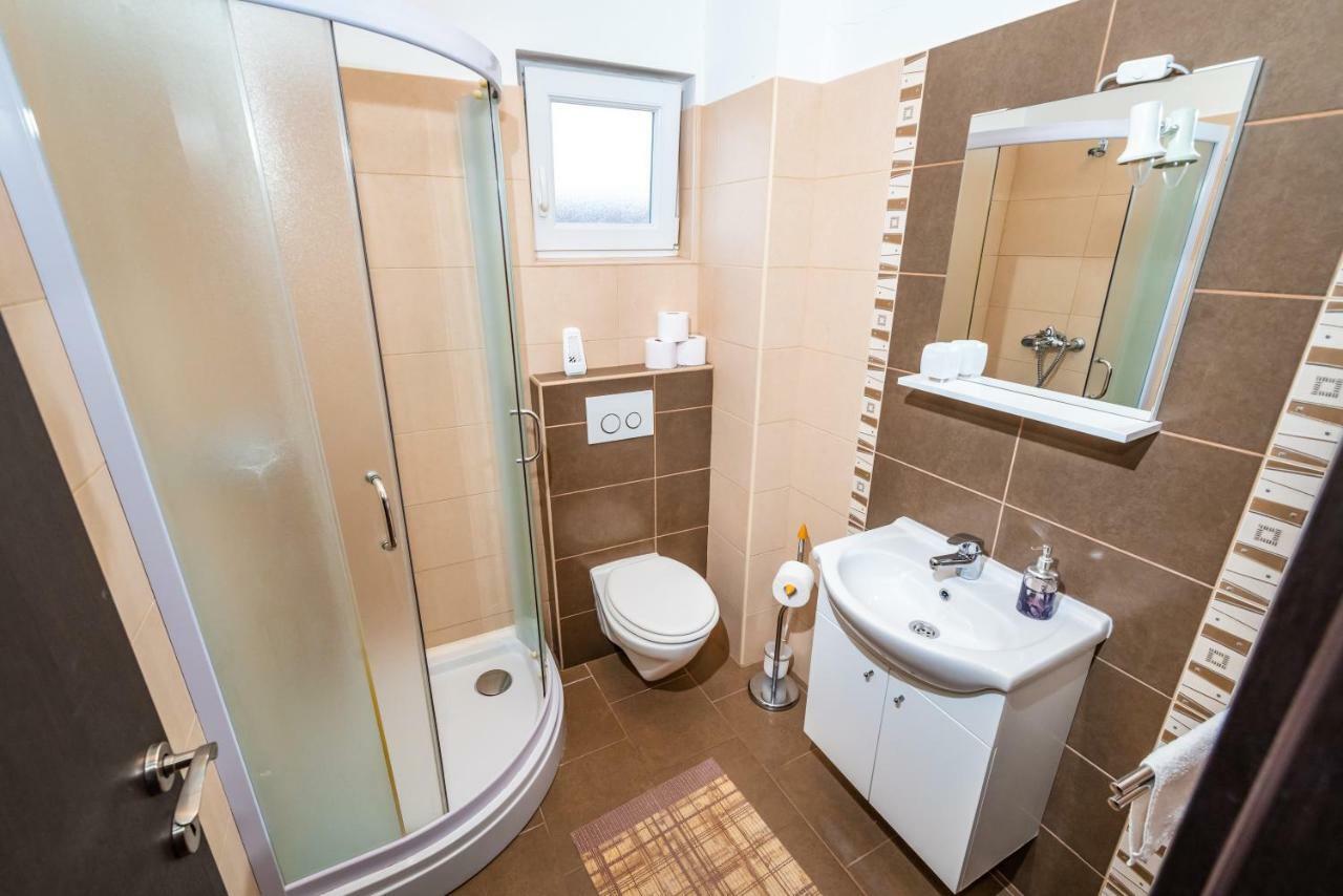 Apartment Adrian Biograd Na Moru Eksteriør billede